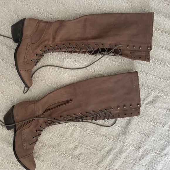 Women's Lace-Up Knee-High Boots - Picture 3 of 6